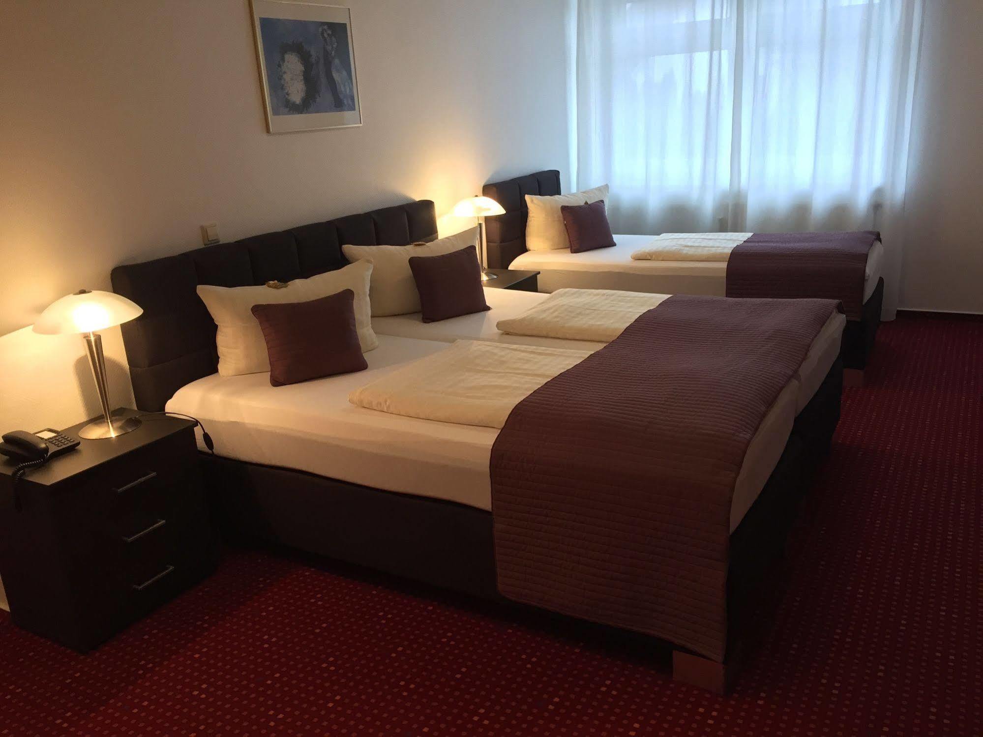 Wincent Hotel Gmbh 진스하임 외부 사진