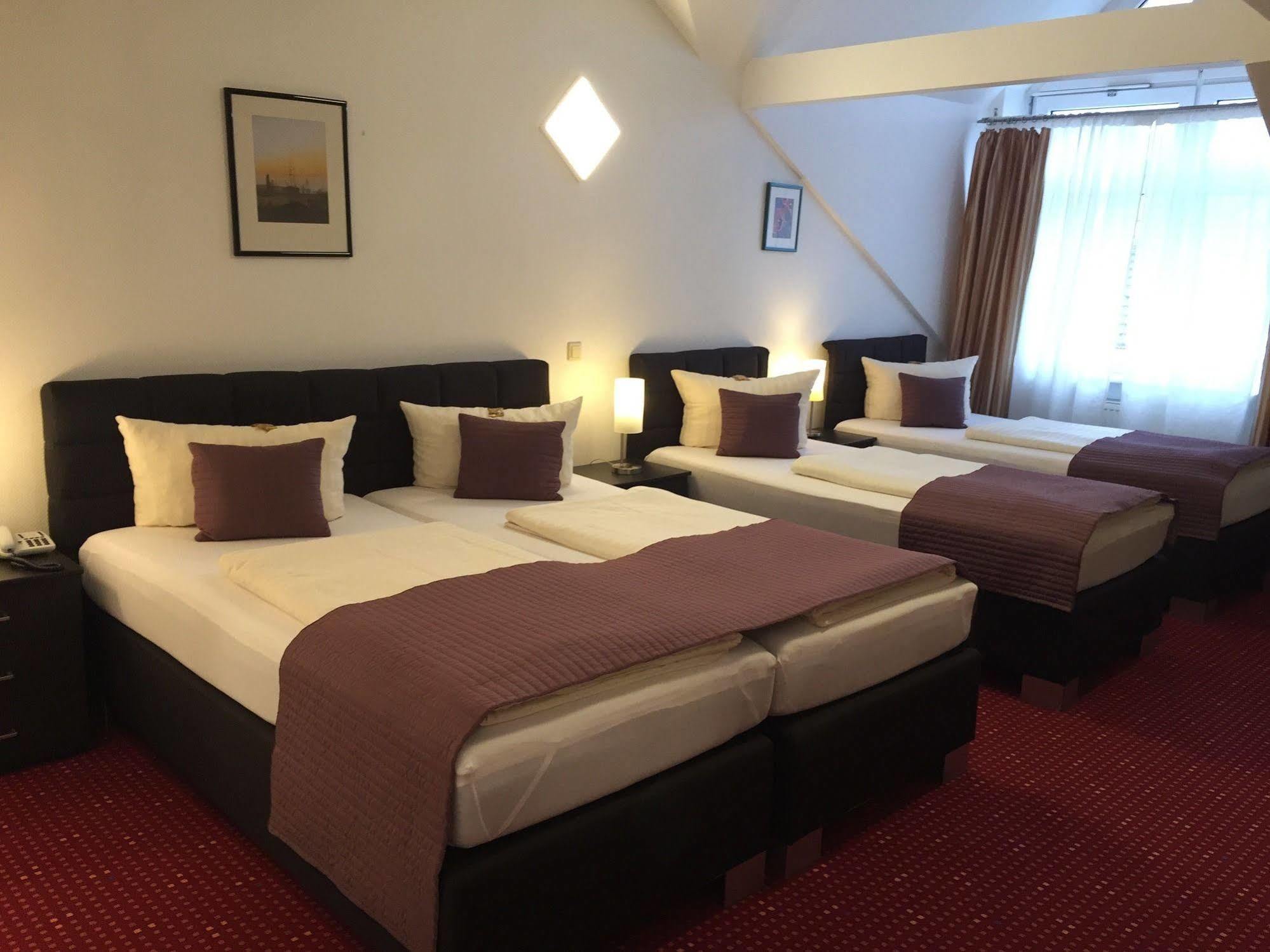 Wincent Hotel Gmbh 진스하임 외부 사진